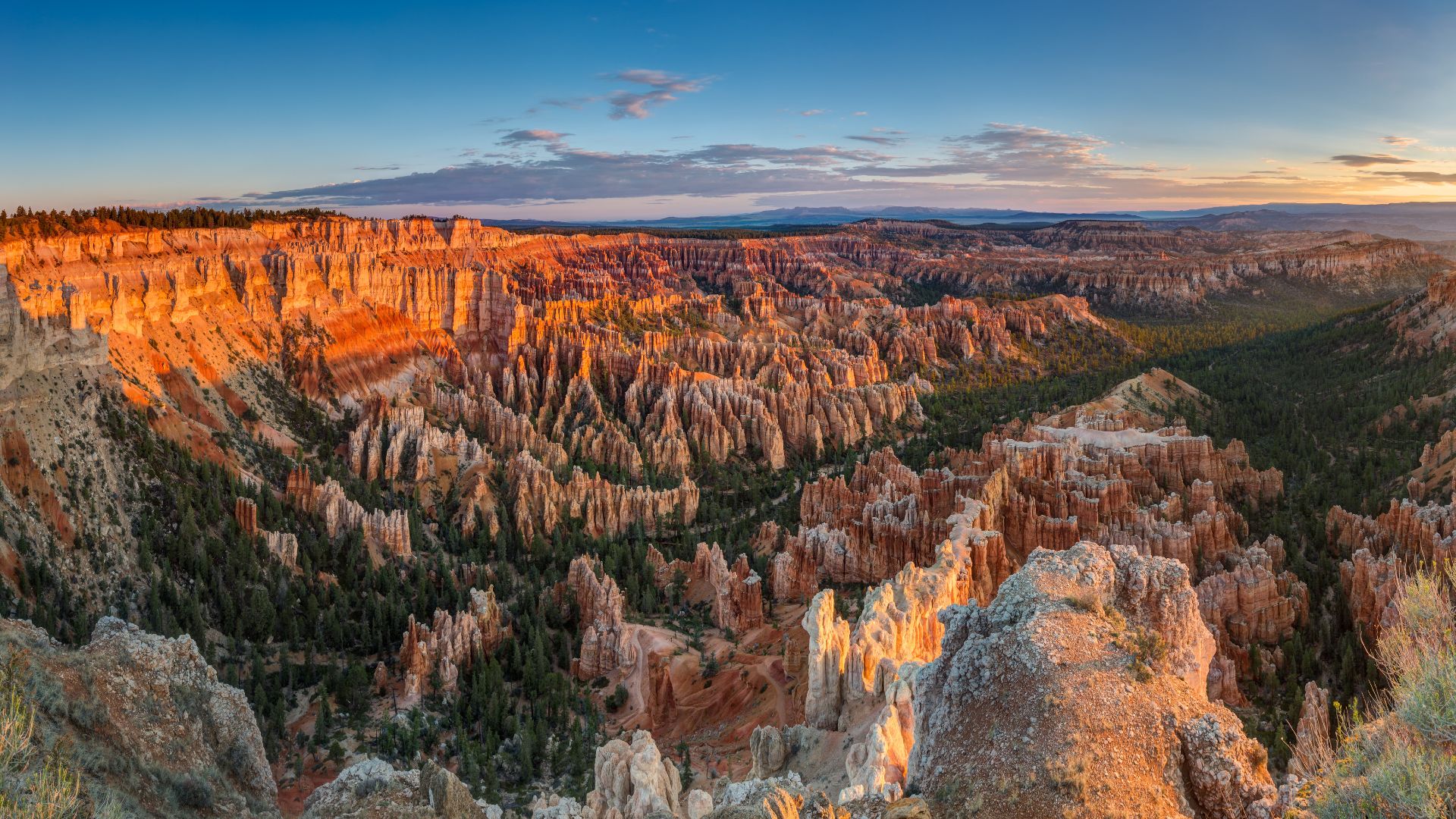 Bryce canyon amphitheater at sunrise